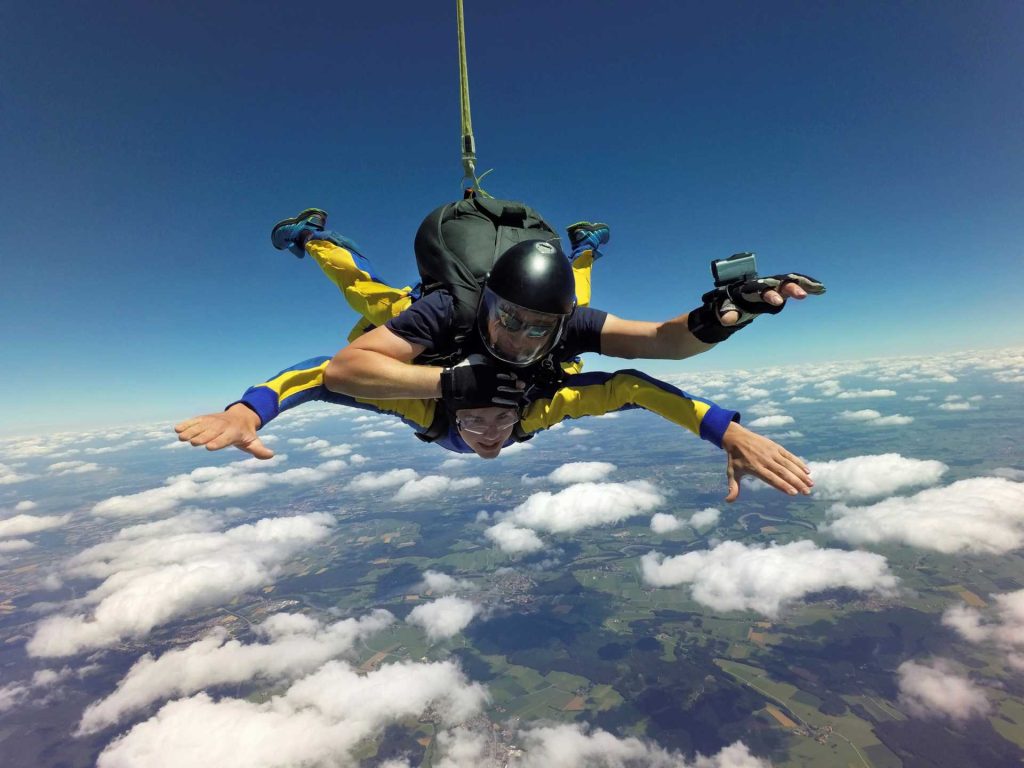 what sports to do, two people sky diving